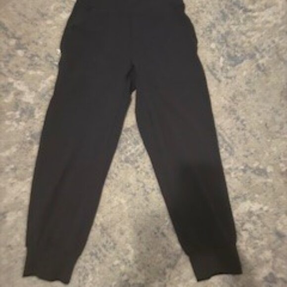 Brand New with Tag Lululemon Cropped Jogger size 0 - Picture 1 of 2